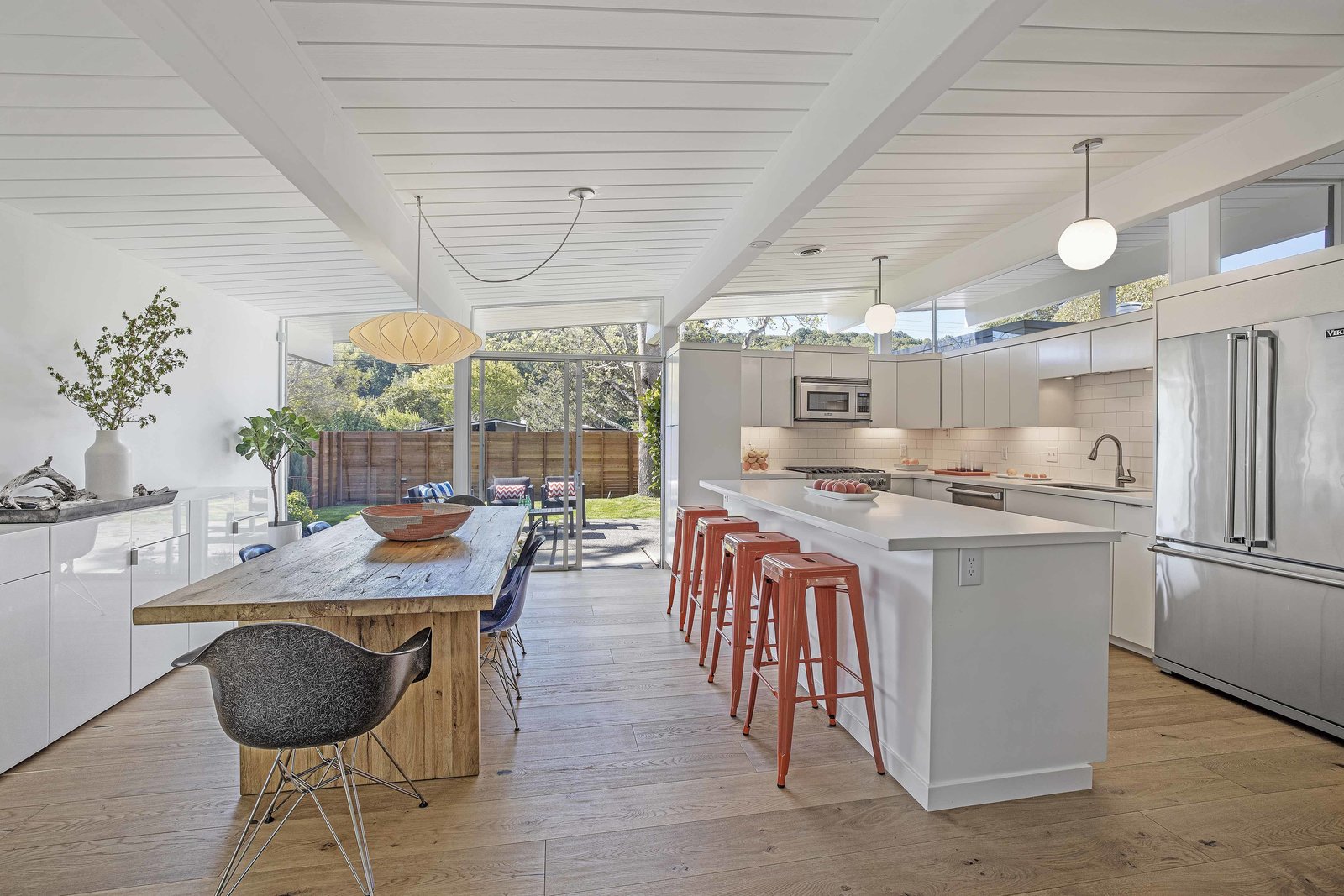 裝修案例現代前衛風格別墅裝修效果圖-餐廳 裝修案例現代前衛風格別墅裝修效果圖-餐廳