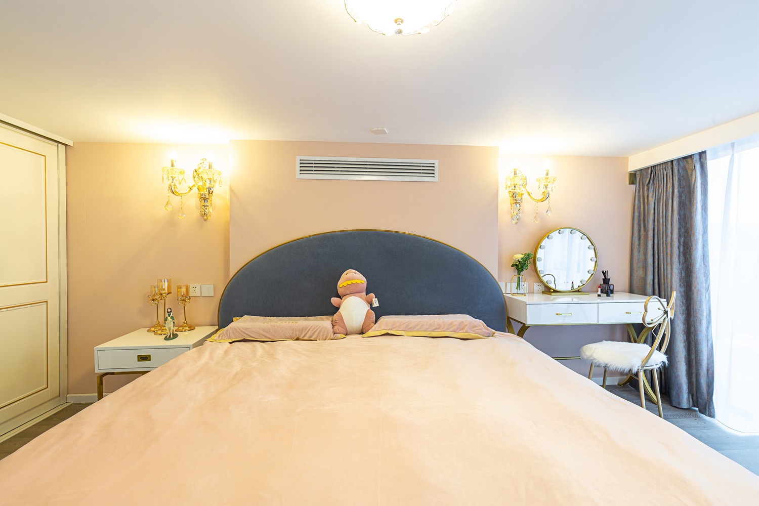 輕奢高級灰風格家裝設計室內(nèi)裝修效果圖-臥室 輕奢高級灰風格家裝設計室內(nèi)裝修效果圖-臥室