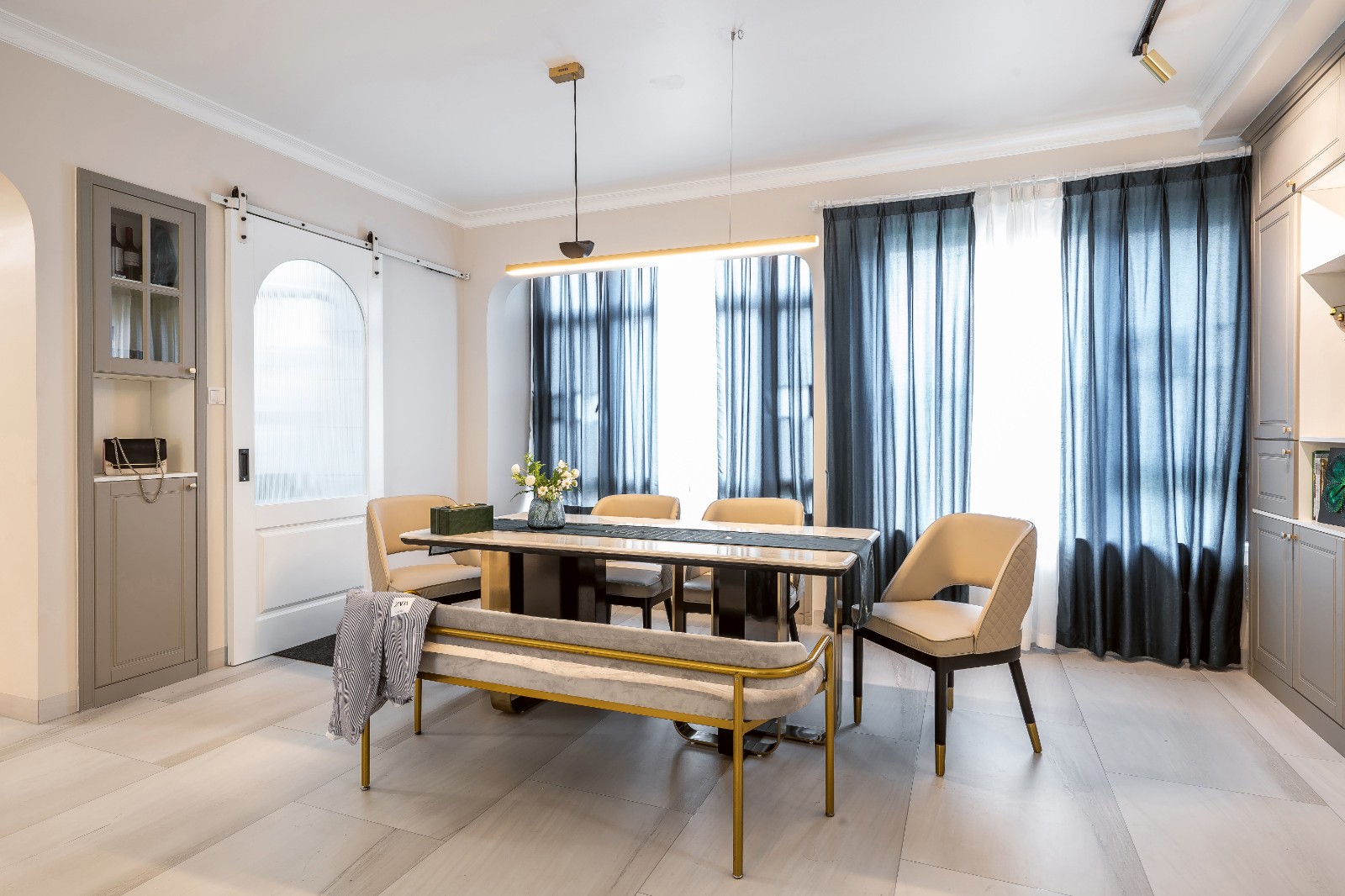 裝修案例美式輕奢風格室內(nèi)裝修效果圖-餐廳 裝修案例美式輕奢風格室內(nèi)裝修效果圖-餐廳