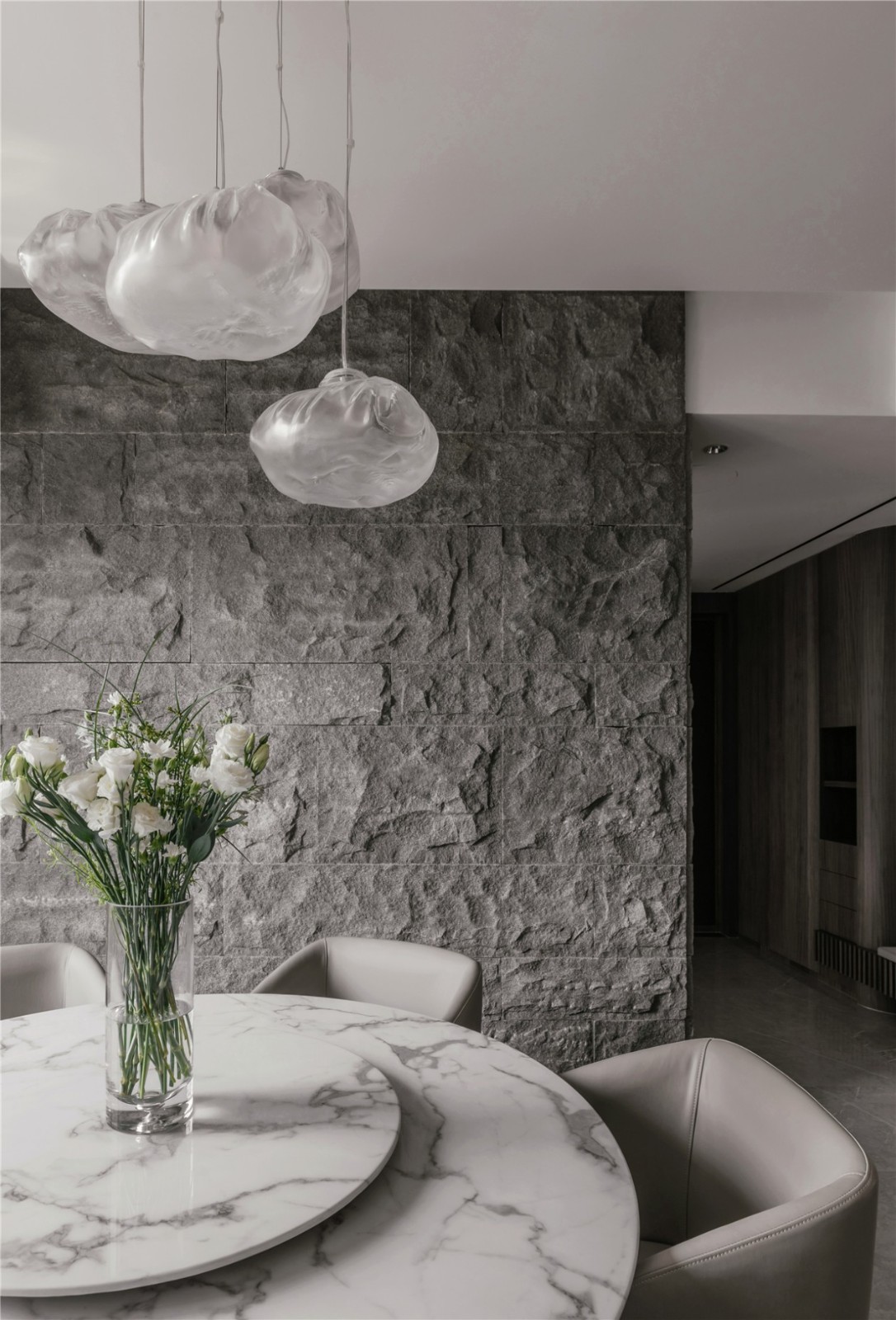 現(xiàn)代輕奢風(fēng)格家裝設(shè)計別墅裝修效果圖-餐廳 現(xiàn)代輕奢風(fēng)格家裝設(shè)計別墅裝修效果圖-餐廳