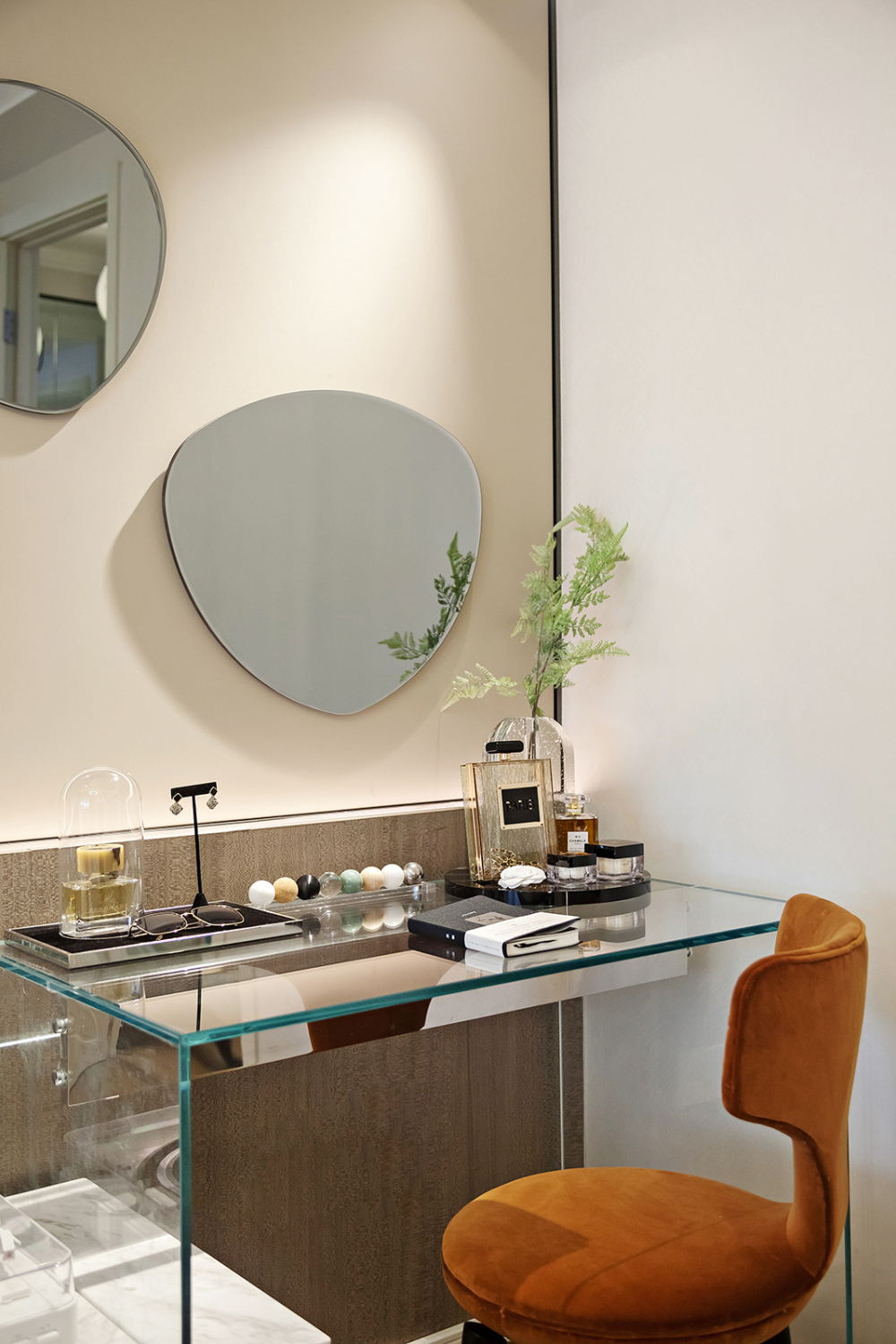 輕奢風格室內家裝案例效果圖-梳妝臺 輕奢風格室內家裝案例效果圖-梳妝臺