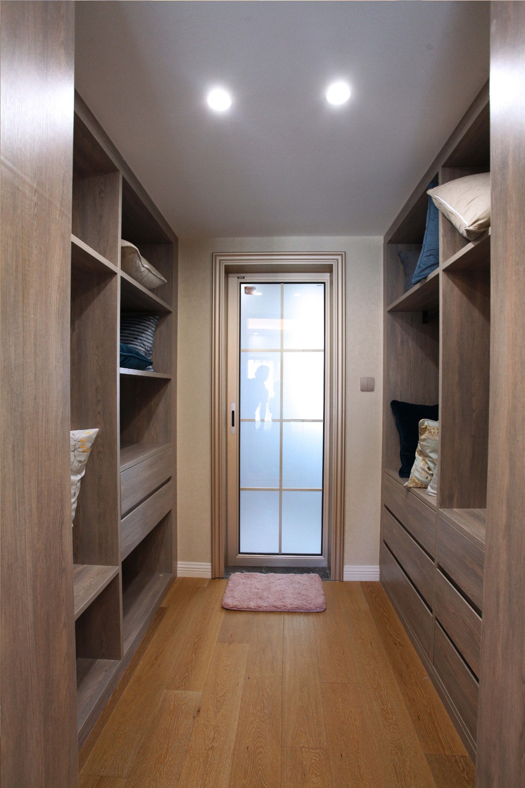 簡歐風格家裝設計室內裝修效果圖-衣帽間 簡歐風格家裝設計室內裝修效果圖-衣帽間