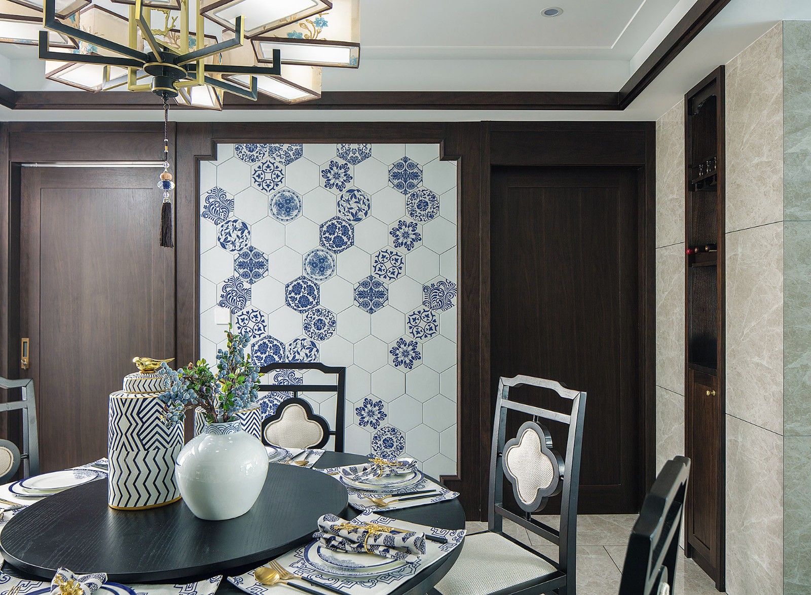 裝修案例新中式風格室內(nèi)裝修效果圖-餐廳 裝修案例新中式風格室內(nèi)裝修效果圖-餐廳