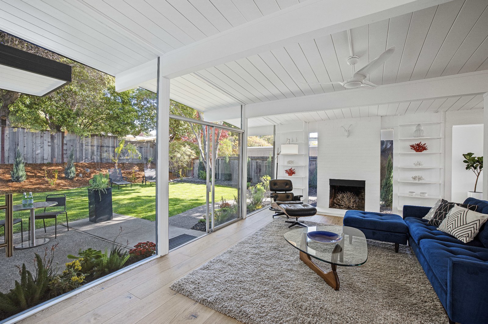 裝修案例現代前衛風格別墅裝修效果圖-客廳 裝修案例現代前衛風格別墅裝修效果圖-客廳