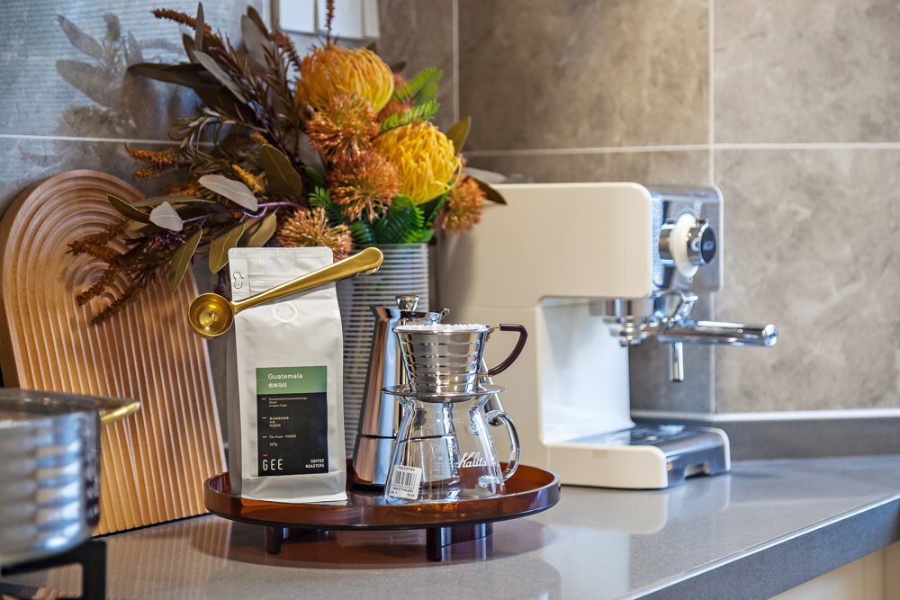 輕奢風格室內家裝案例效果圖-廚房餐具 輕奢風格室內家裝案例效果圖-廚房餐具