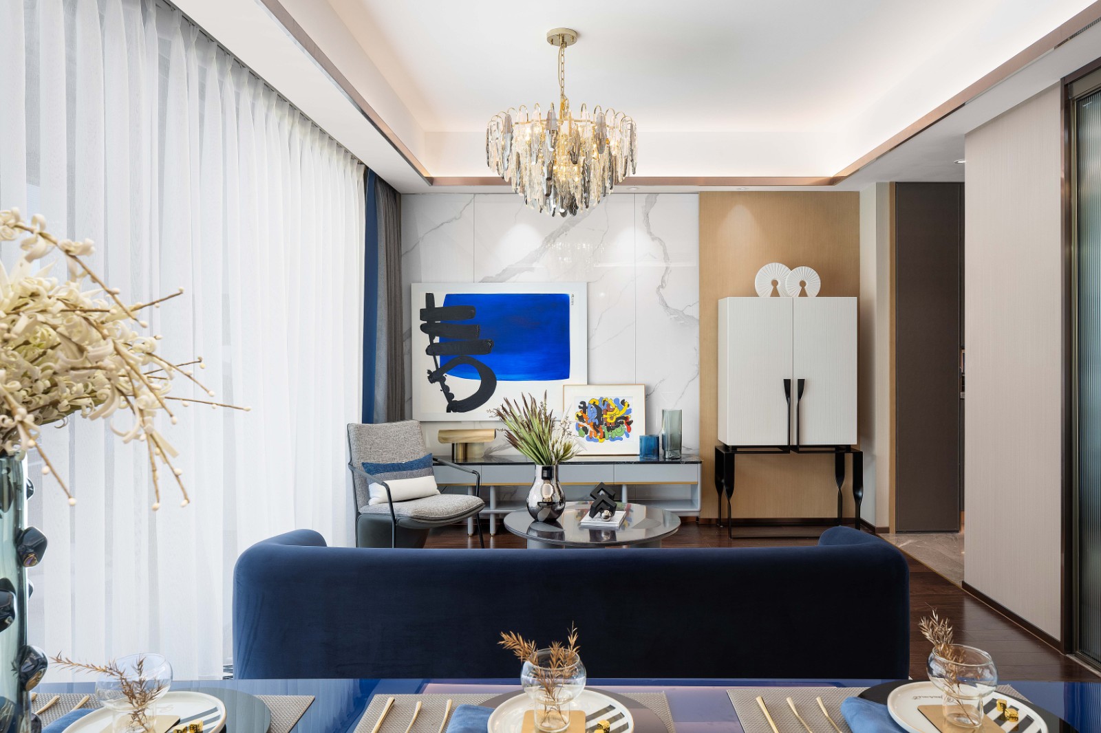 包豪斯風格室內(nèi)設計家裝案例-客廳沙發(fā)茶幾