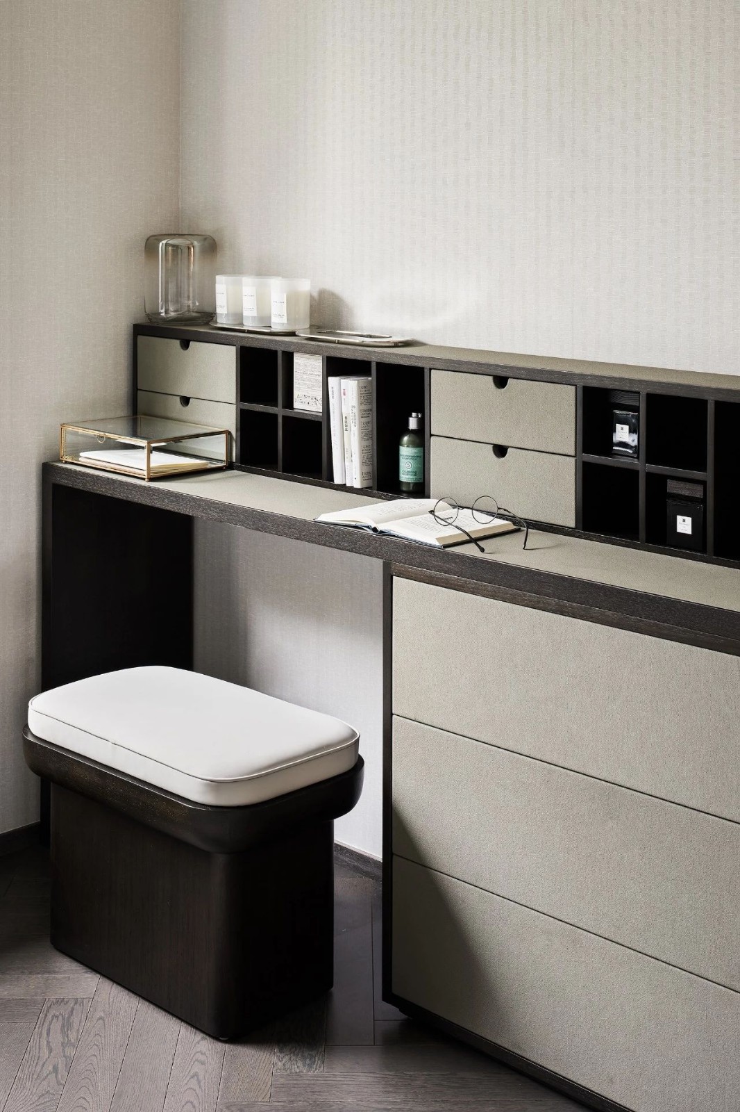 現(xiàn)代輕奢風格室內設計家裝案例-書桌 現(xiàn)代輕奢風格室內設計家裝案例-書桌