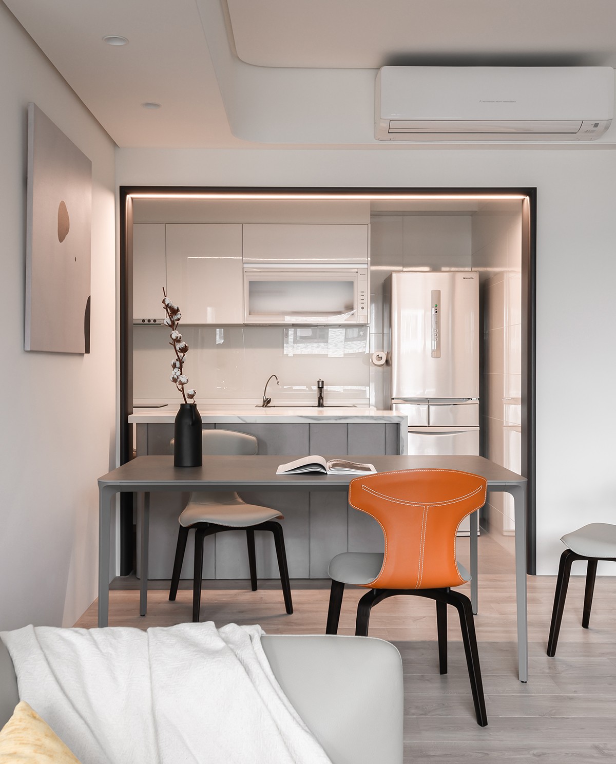 廣州裝修公司現(xiàn)代簡約風(fēng)格室內(nèi)裝修效果圖-餐廳 廣州裝修公司現(xiàn)代簡約風(fēng)格室內(nèi)裝修效果圖-餐廳