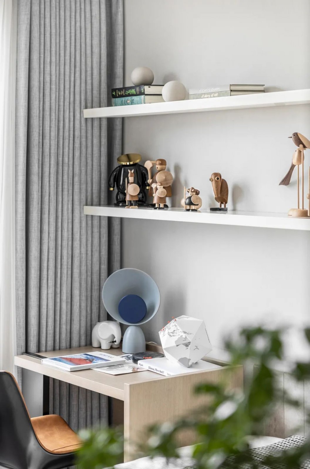 現(xiàn)代簡(jiǎn)約風(fēng)格室內(nèi)設(shè)計(jì)家裝案例-書(shū)桌 現(xiàn)代簡(jiǎn)約風(fēng)格室內(nèi)設(shè)計(jì)家裝案例-書(shū)桌