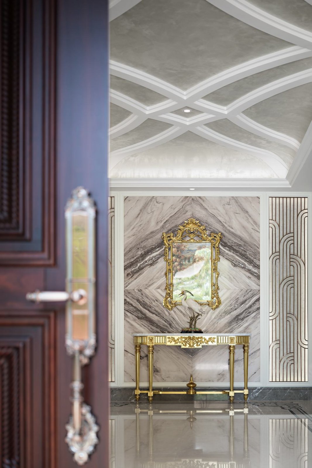 歐式奢華風(fēng)格家裝設(shè)計室內(nèi)裝修效果圖-玄關(guān) 歐式奢華風(fēng)格家裝設(shè)計室內(nèi)裝修效果圖-玄關(guān)