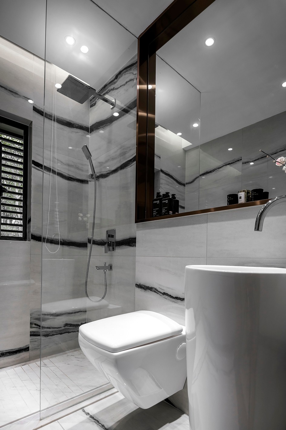 輕奢風格家裝設計室內裝修效果圖-衛生間 輕奢風格家裝設計室內裝修效果圖-衛生間