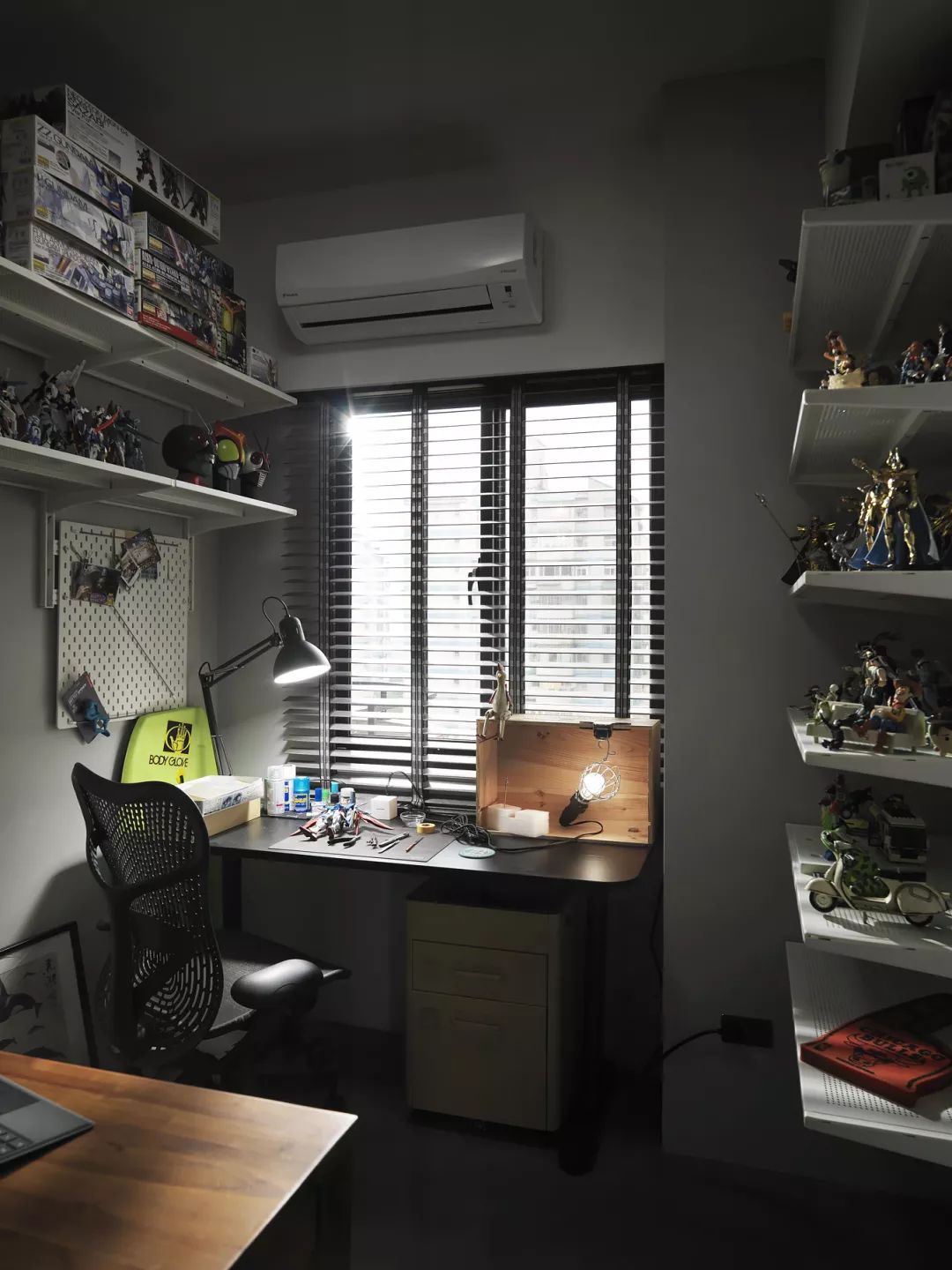 現(xiàn)代工業(yè)風風格家裝設計室內裝修效果圖-書房 現(xiàn)代工業(yè)風風格家裝設計室內裝修效果圖-書房