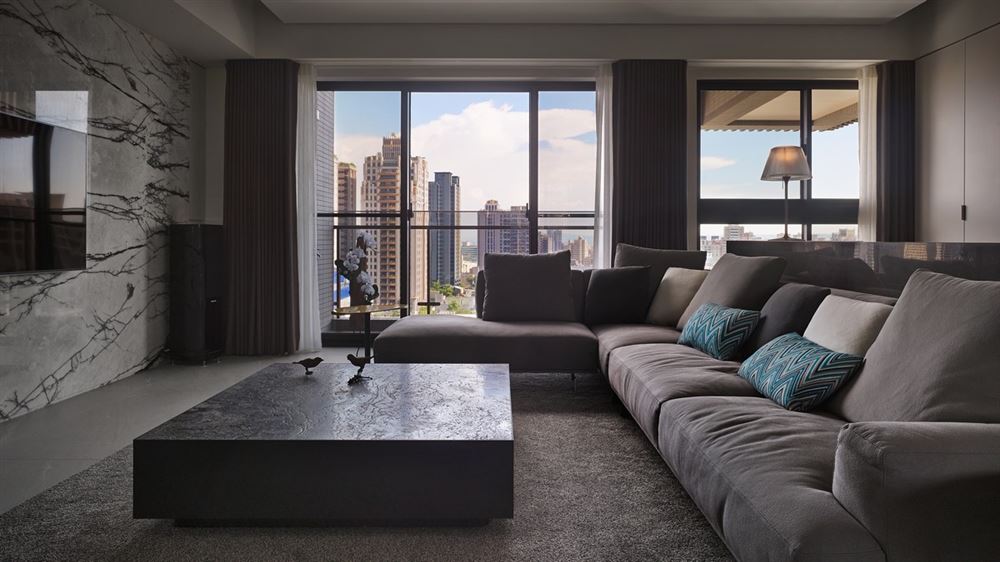 佛山市保利閱江臺輕奢風(fēng)格三居室裝修案例