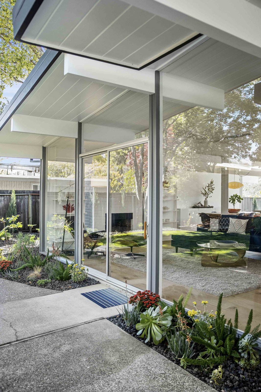 裝修案例現代前衛風格別墅裝修效果圖-庭院 裝修案例現代前衛風格別墅裝修效果圖-庭院