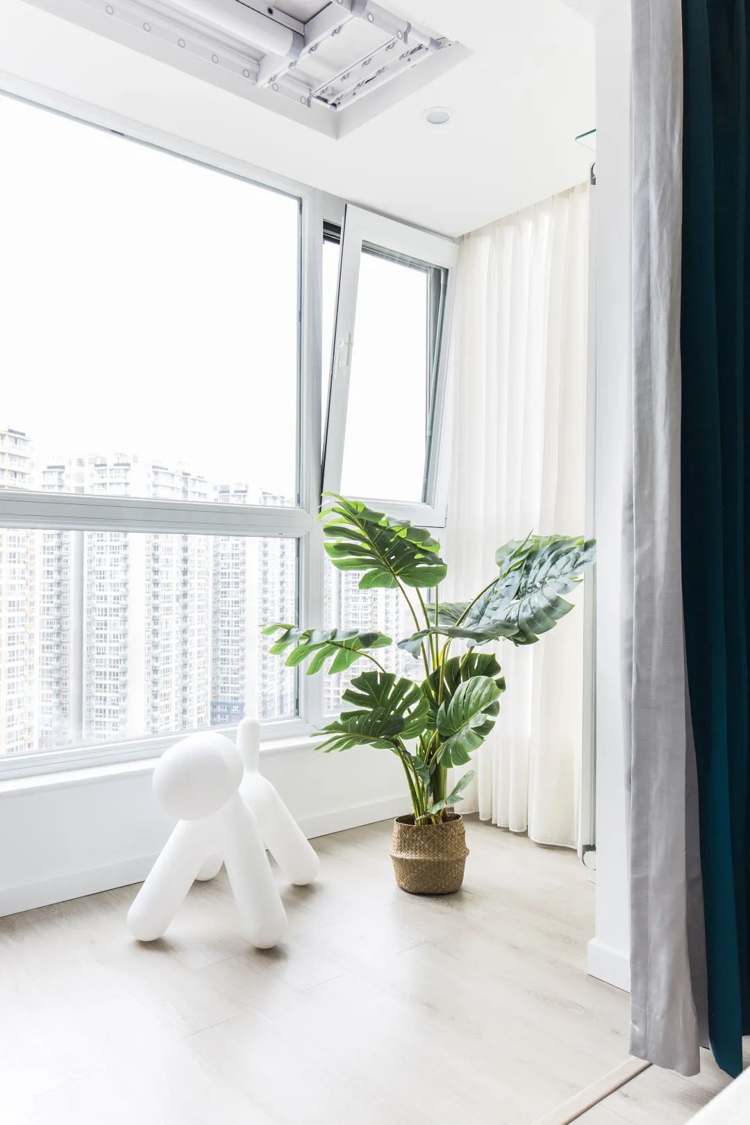 現代輕奢風格家裝設計室內裝修效果圖-陽臺 現代輕奢風格家裝設計室內裝修效果圖-陽臺