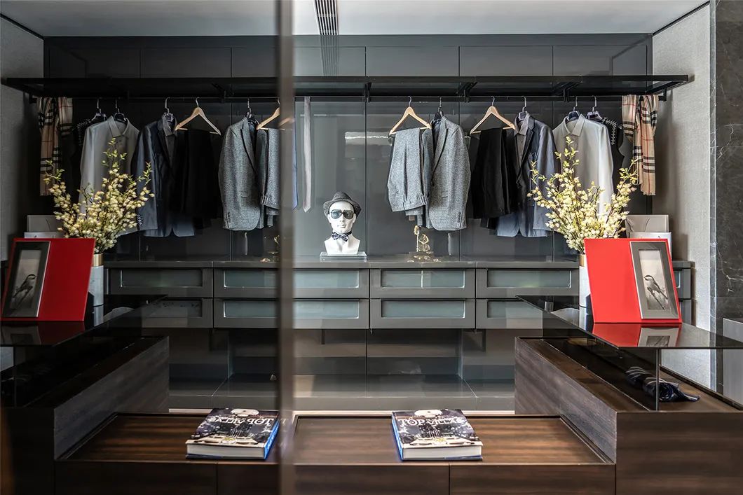 現代輕奢風格別墅室內設計家裝案例-衣帽間 現代輕奢風格別墅室內設計家裝案例-衣帽間